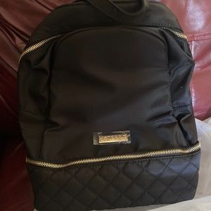 NWT DOTERRA BACKPACK can store up to 32 essential oil bottles